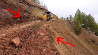 Huge Landslide!!, John Deere 670GP Grader Trying to Pass through the Mud Road #motorgrader