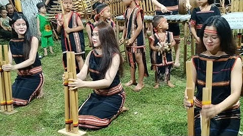 Hòa tấu nhạc cụ Tây Nguyên đến từ đội cồng chiêng thành phố Pleiku # 127