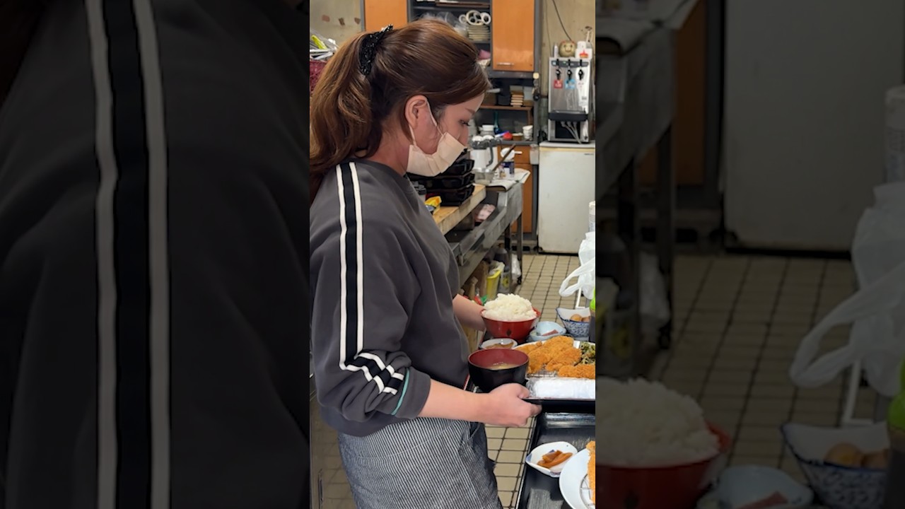 I am your SENPAI! Gyaru cooks and runs busy Japanese Restaurant