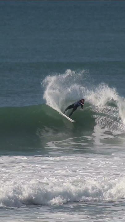 Frederico Morais carving at the 2024 J bay classic