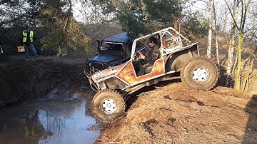 Team muddy crawler 4x4 jeep terrein rijden ( HELM )
