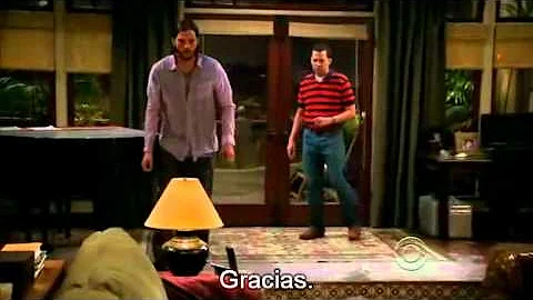 Primer escena de Ashton Kutcher en Two and a half ...