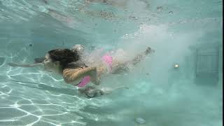 GIRLS JUMPING TO THE POOL