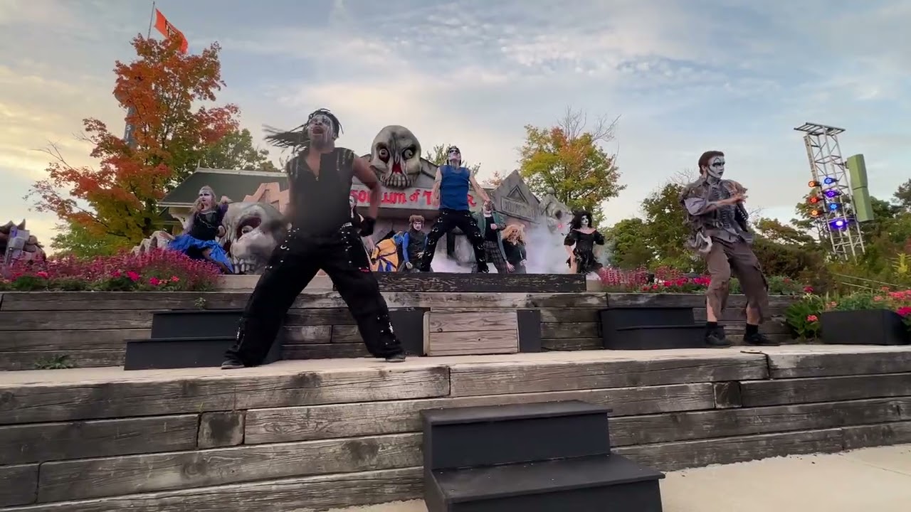 Uprising show Six Flags Great America Fright Fest 10-17-25