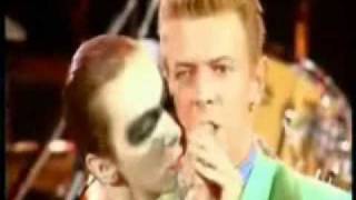 Video thumbnail of "QUEEN - DAVID BOWIE & ANNIE LENNOX -- UNDER PRESSURE- HD"