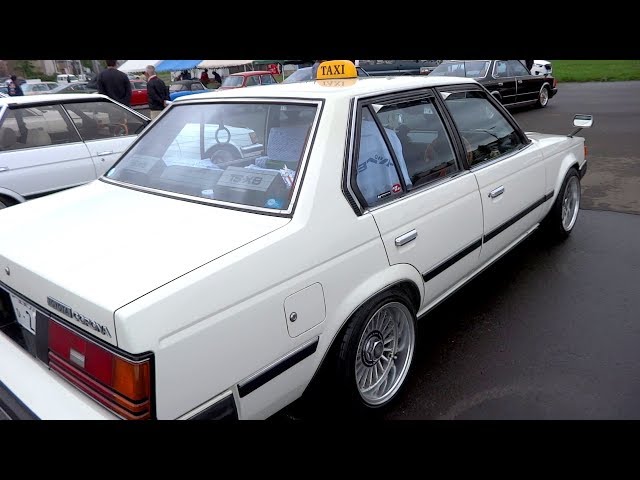 トヨタ　コロナ　TT142 セダン　前期型　フロントグリル カローラ COROLLA HYBRID SED,WG (ZWE21#)カローラ セダン