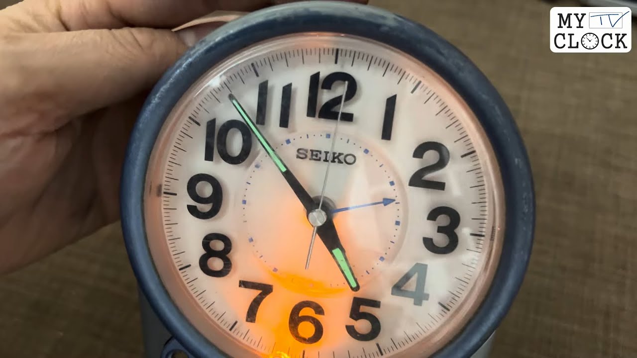 SEIKOの置き時計 hq720.jpg?sqp=-