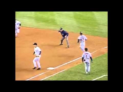 Derek Jeter with a amazing jump throw! (Vine #1)