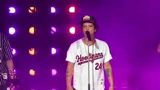 Bruno Mars  Uptown Funk Live at Praça da Apoteose