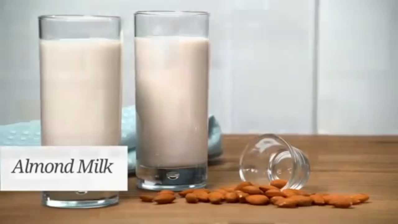 איך להכין חלב שקדים ללא חומרים משמרים עם בלנדר ויטמיקס