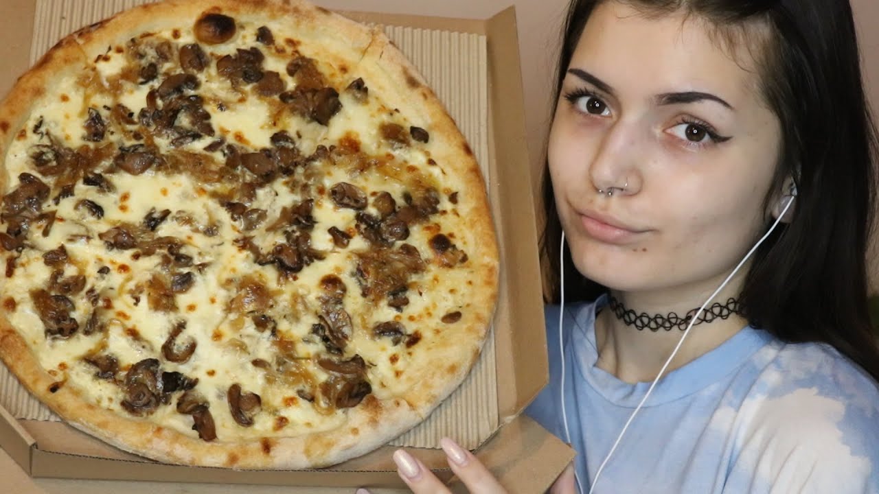 (Magyar ASMR) Pizza Mukbang + Kérdezz-felelek
