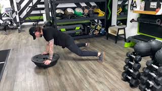 BOSU PLANK JACKS