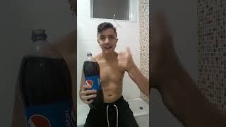 Tomando Refrigerante Pepsi Fabio Lemos
