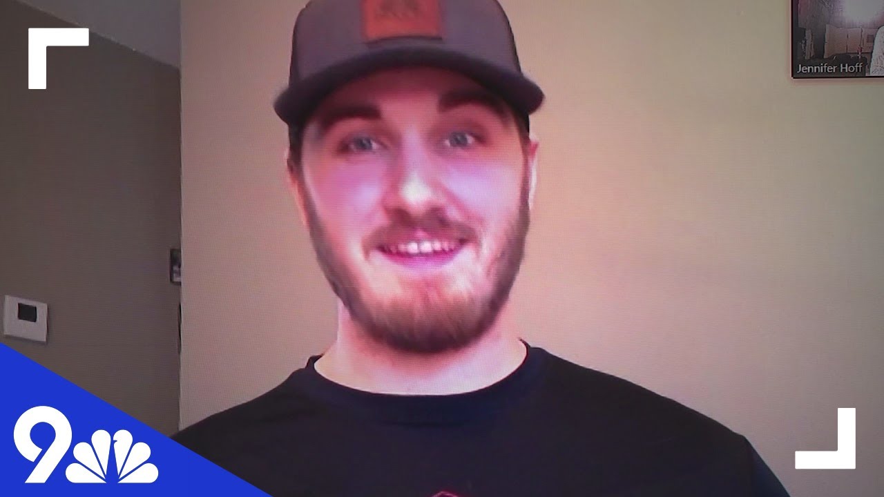 Bear climbs tree to gnaw on deer hunter in Wisconsin