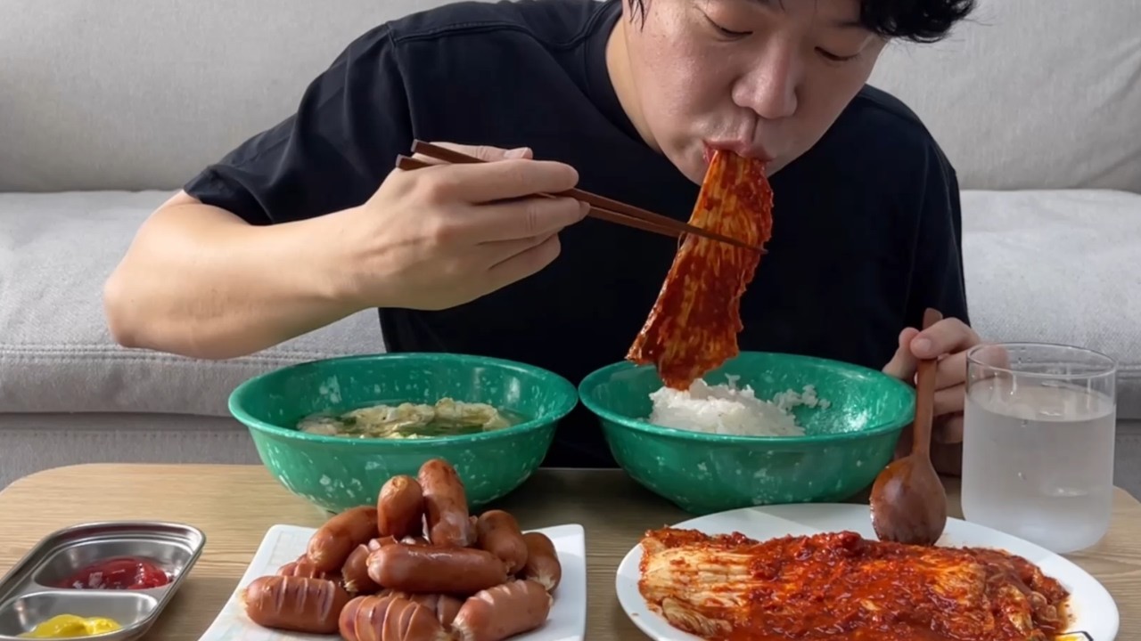 선화동매운실비김치 탱글탱글 소시지! 뜨거운 계란국은 매움이 배가 됩니다🔥 얼음물에 밥 말아 먹었습니다😁 실비김치 먹방 辛いキムチモッパン Spicy kimchi mukbang