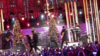 11/23/2011 Rockefeller Center Taping: Justin Bieber Usher Performing "Merry Xmas To You"