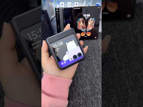 Best Flip Phone 2025 Hands-On Review | Style Meets Next-Gen Tech!