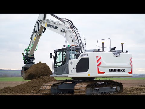 World's First Liebherr Excavator with  Factory Fitted Leica 3D GPS