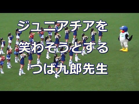 ジュニアチアにいろいろとちょっかいを出すつば九郎先生