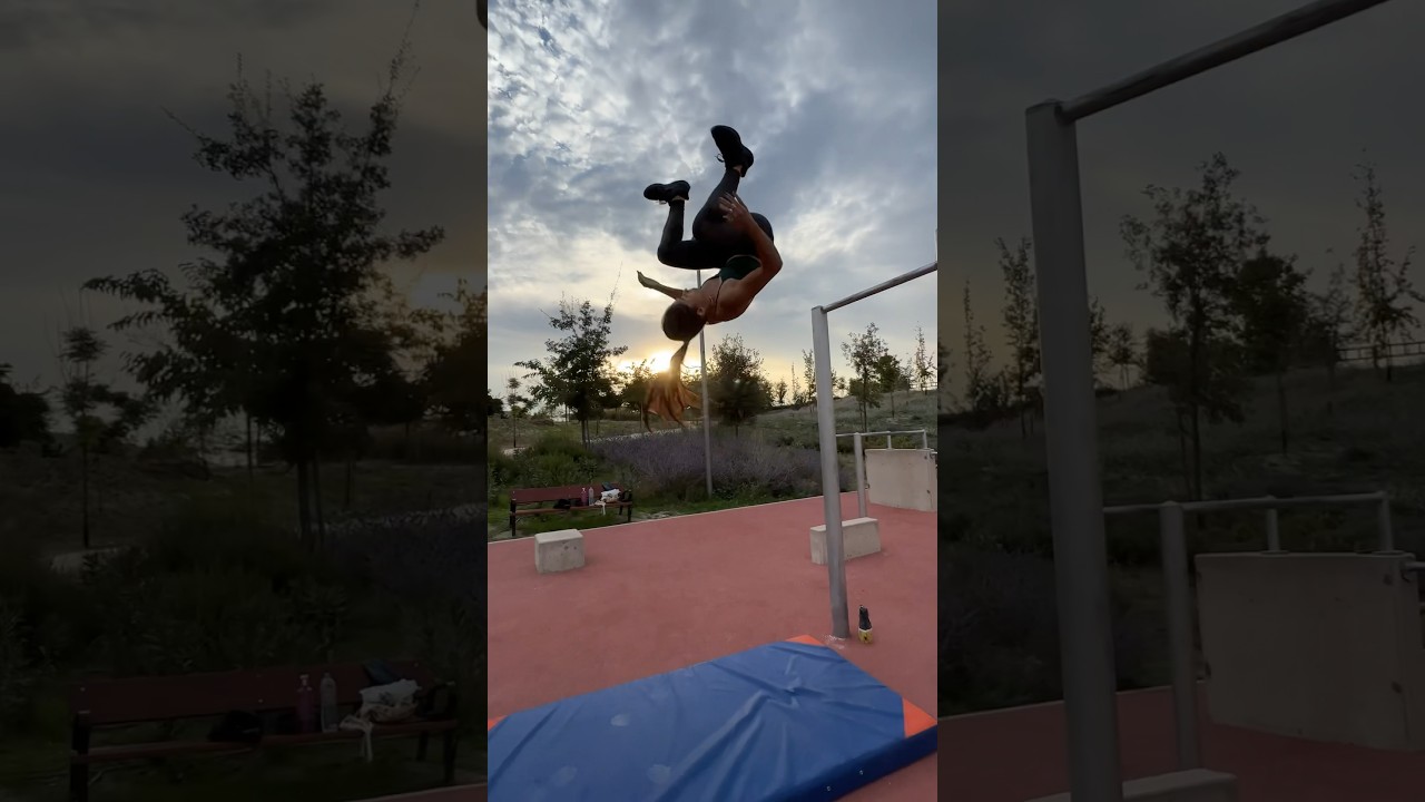 If you blink you’ll miss it #smile #sunset #training #strong 😌 #athlete