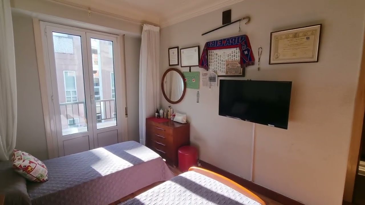 VENDIDO Ref. 2965 Piso de grandes dimensiones con ascensor en Arragueta. 230.000 €