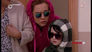 Zamaskovanú Paulu Berú Na Políciu Panelák