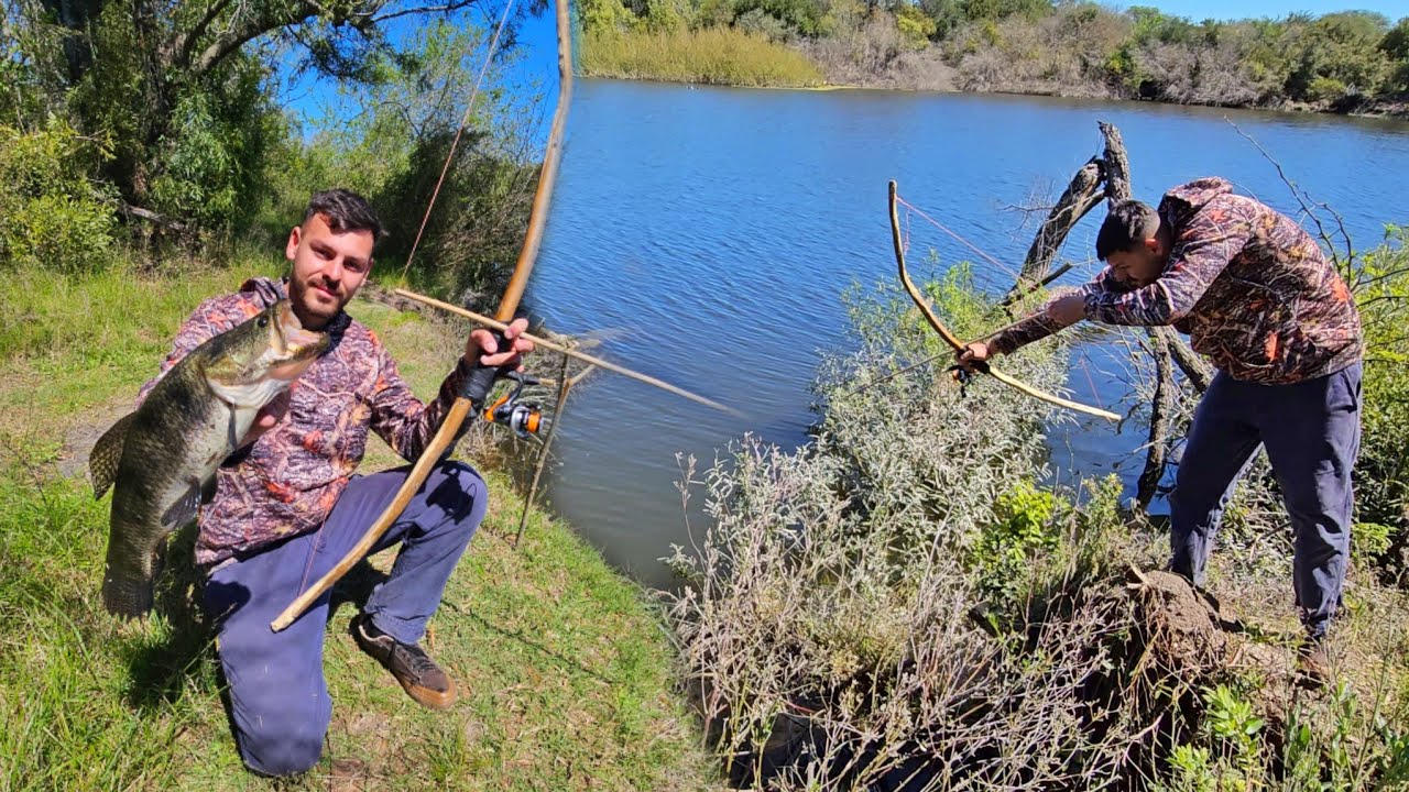 ARME UN ARCO EN EL MONTE PARA PESCAR!! PESCA Y COCINA 🏹🎣🐟 