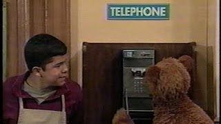 Sesame Street - Zoe Buys Fruitbaby Bear Uses A Payphone