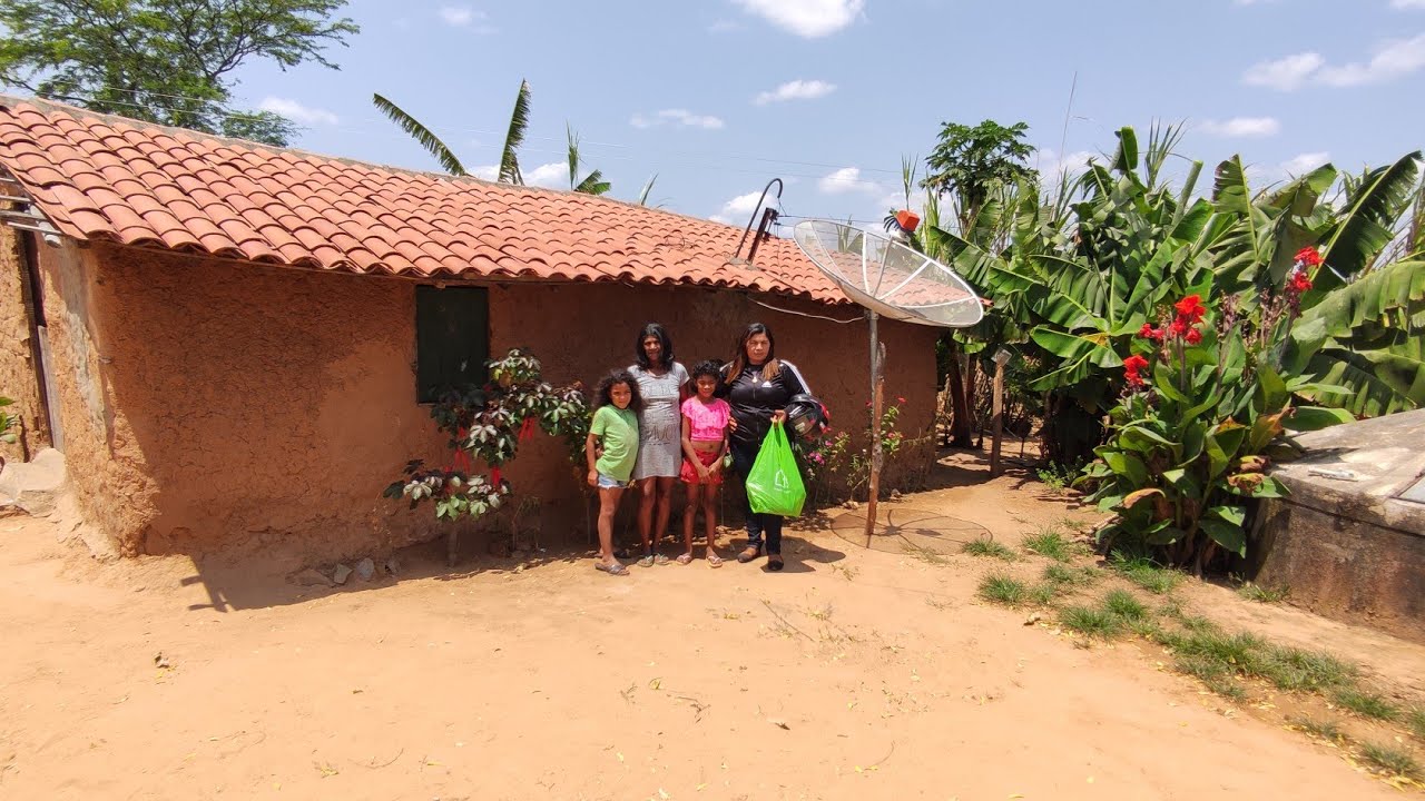 Visita a dona Kinôr, chegou uma ajuda para ela e as crianças.