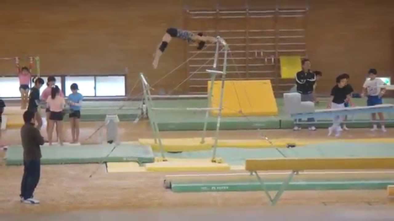 器械体操女子段違い平行棒練習 Youtube