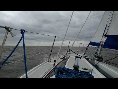Wideo: Najlepsza taktyka żeglarska na silne wiatry i fale