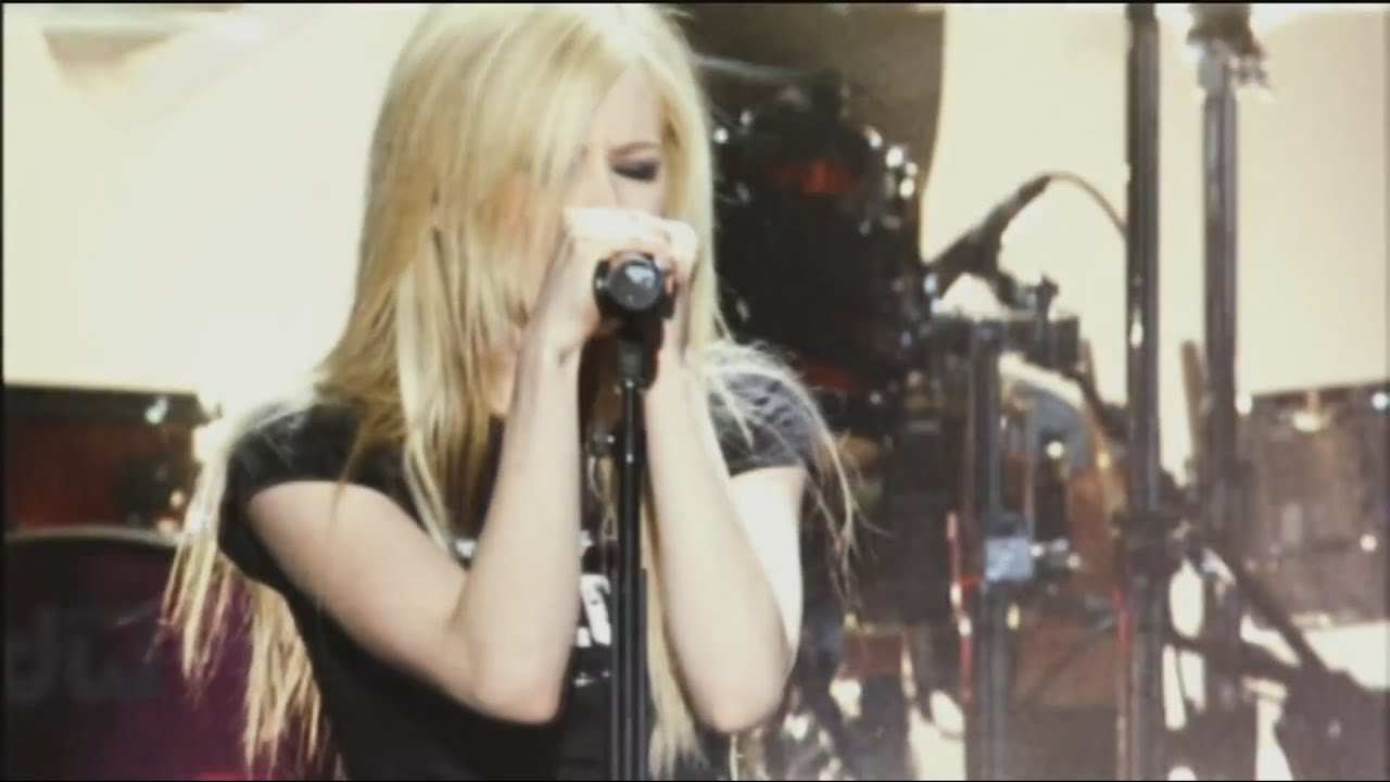 Happy 32nd Birthday Avril Lavigne!