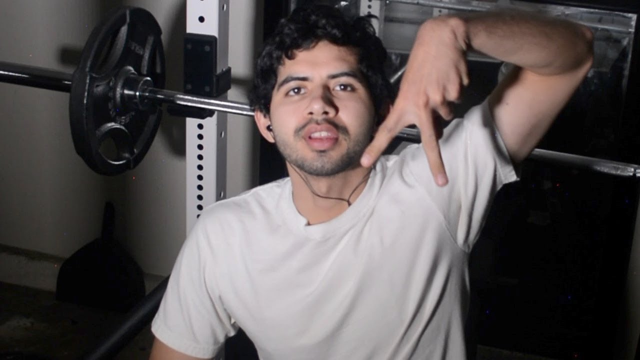 Skinny kid putting up weight bench press YouTube