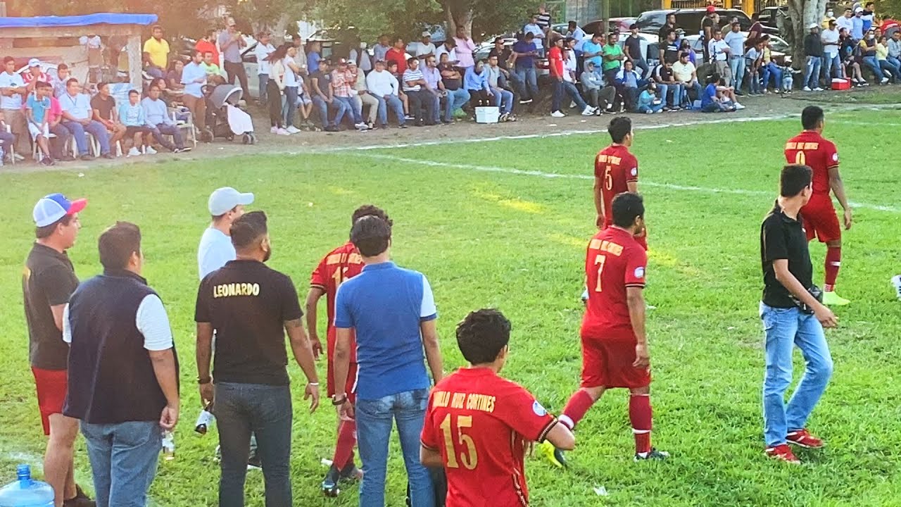 PORTERO DA INCREIBLE PARTIDO CON JUGADA DESAFORTUNADA