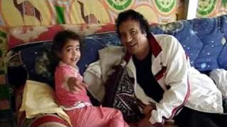 شريط عائلي يظهر جانبا من الحياة الخاصة للقذافي