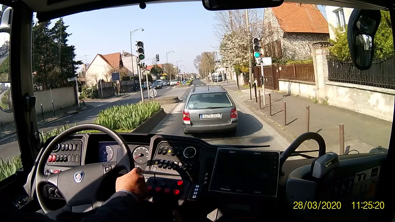Bus 208A (2) - Place de la Résistance - Champigny RER - départ 11h14 - 28 mars 2020 – confinement