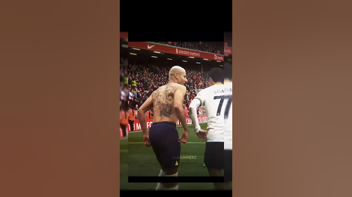 Jota showing Richarlison how it's done. #stylepoint  #diegojota #richarlison #liverpool #tottenham
