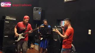 Terbang by the fly,,   S i N A U