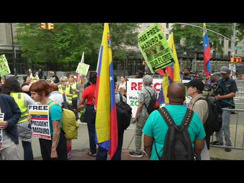 Outside Federal Courthouse: PRO-MADURO CROWD