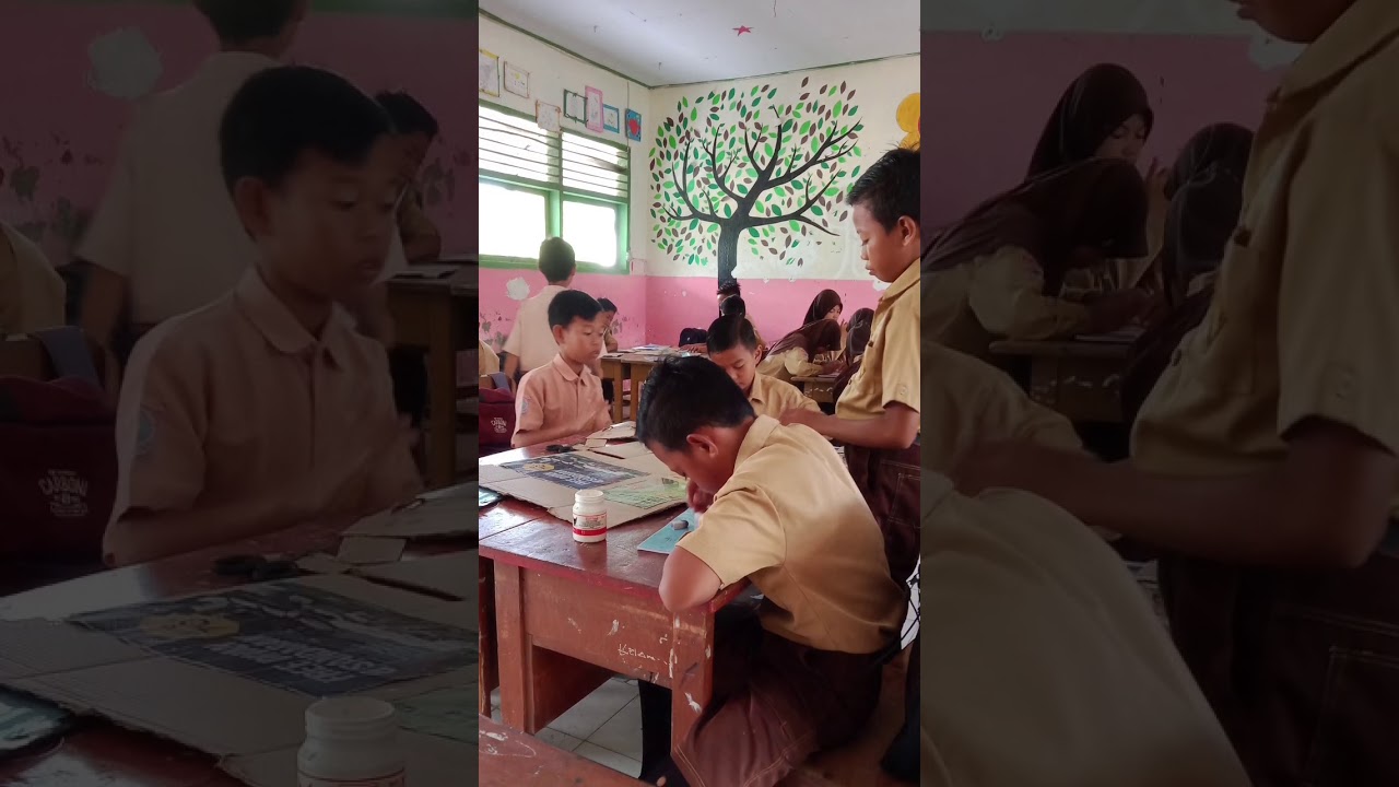 Suasana di sekolah YouTube