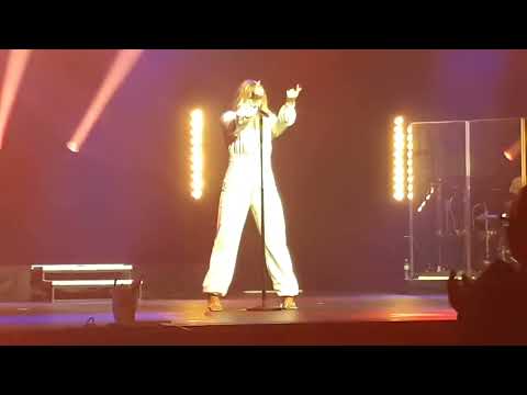 Beatrice Egli singt "Volles Risiko" live in der Wiener Stadthalle am 8.10.2022 auf "Best of Tour".