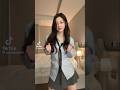 coreana linda bailando en minifalda gris y blusa azul #asiatica #coreana