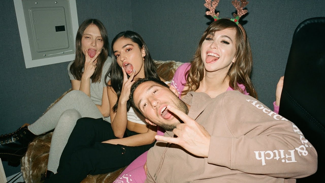 THE NIGHT SHIFT #27: adult stars read DMs + a very coachella poet's corner