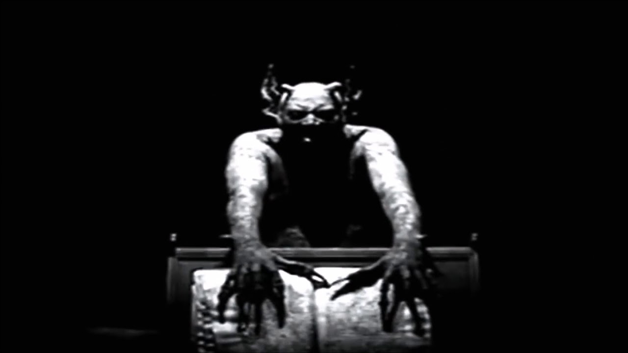 "CAGED LUNATIC" ROADfuccinKILL (prod.mileex)