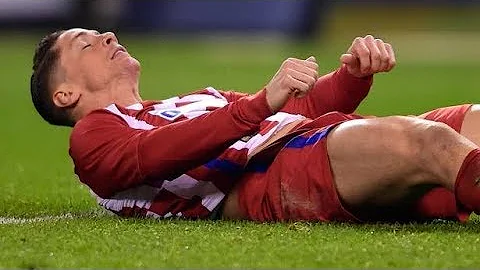 Fernando torres horrible head vs deportivo injury ...