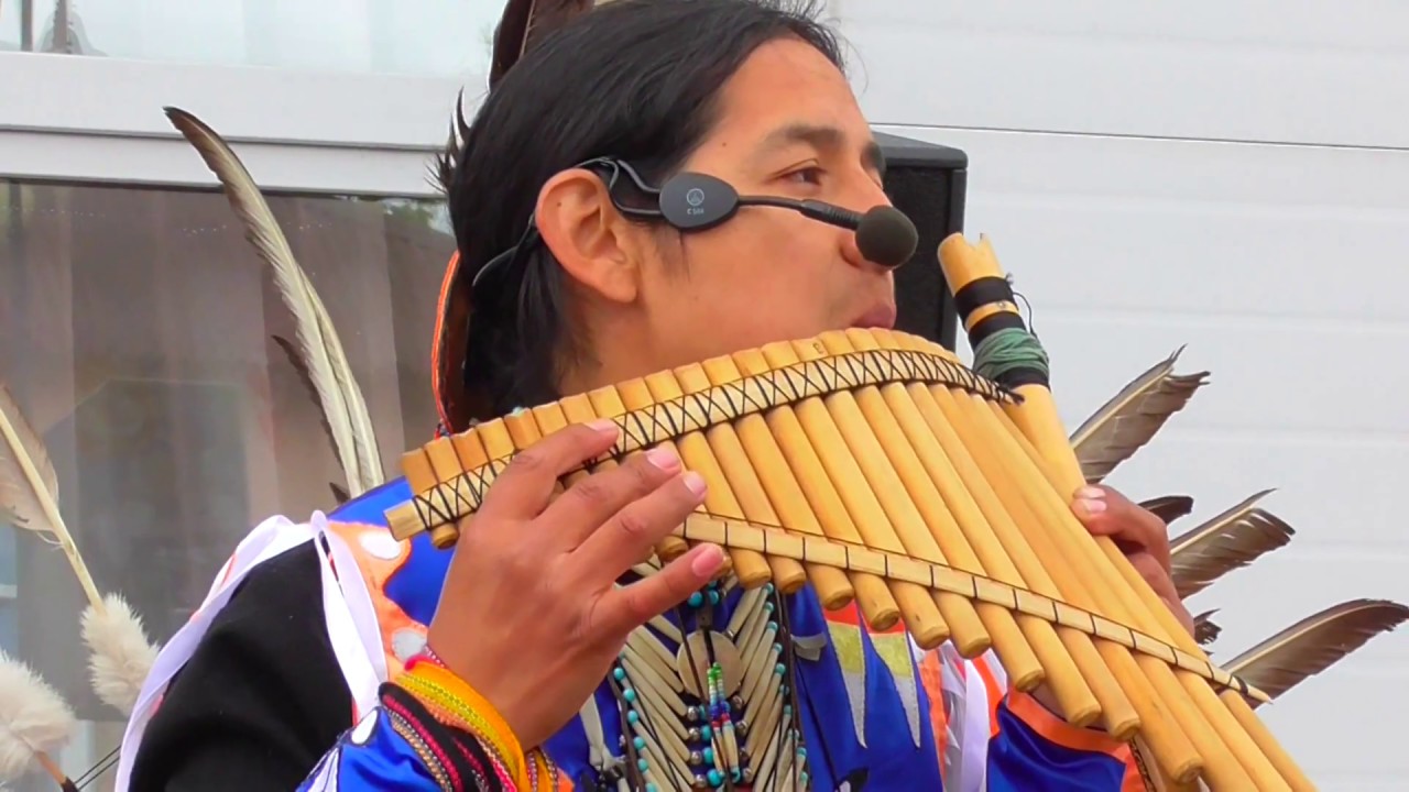 Индеец играет музыку. Духовой инструмент индейцев Южной Америки. Музыкальные инструменты индейцев Южной Америки. Инструмент индейцев музыкальный духовой Перу. Пан флейта полет кондора.