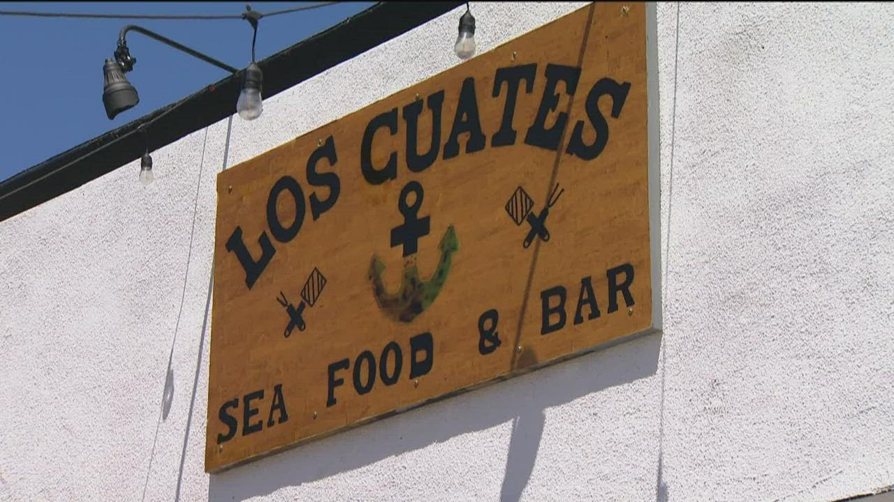 Los Cuates Seafood and Bar - YouTube