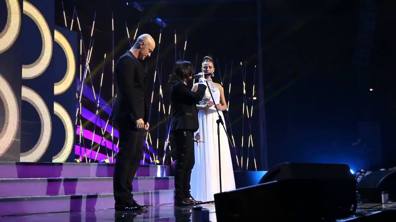 Нателла Крапивина на премии YUNA - YouTube