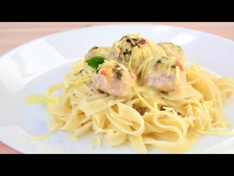 Видео рецепт Куриные тефтели в духовке в сливочно-сырном соусе