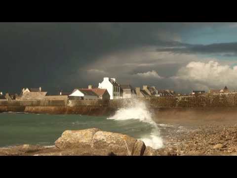 ILE DE SEIN. Arrivée du mauvais temps (tempête) email  licensing@lebihan.cc
